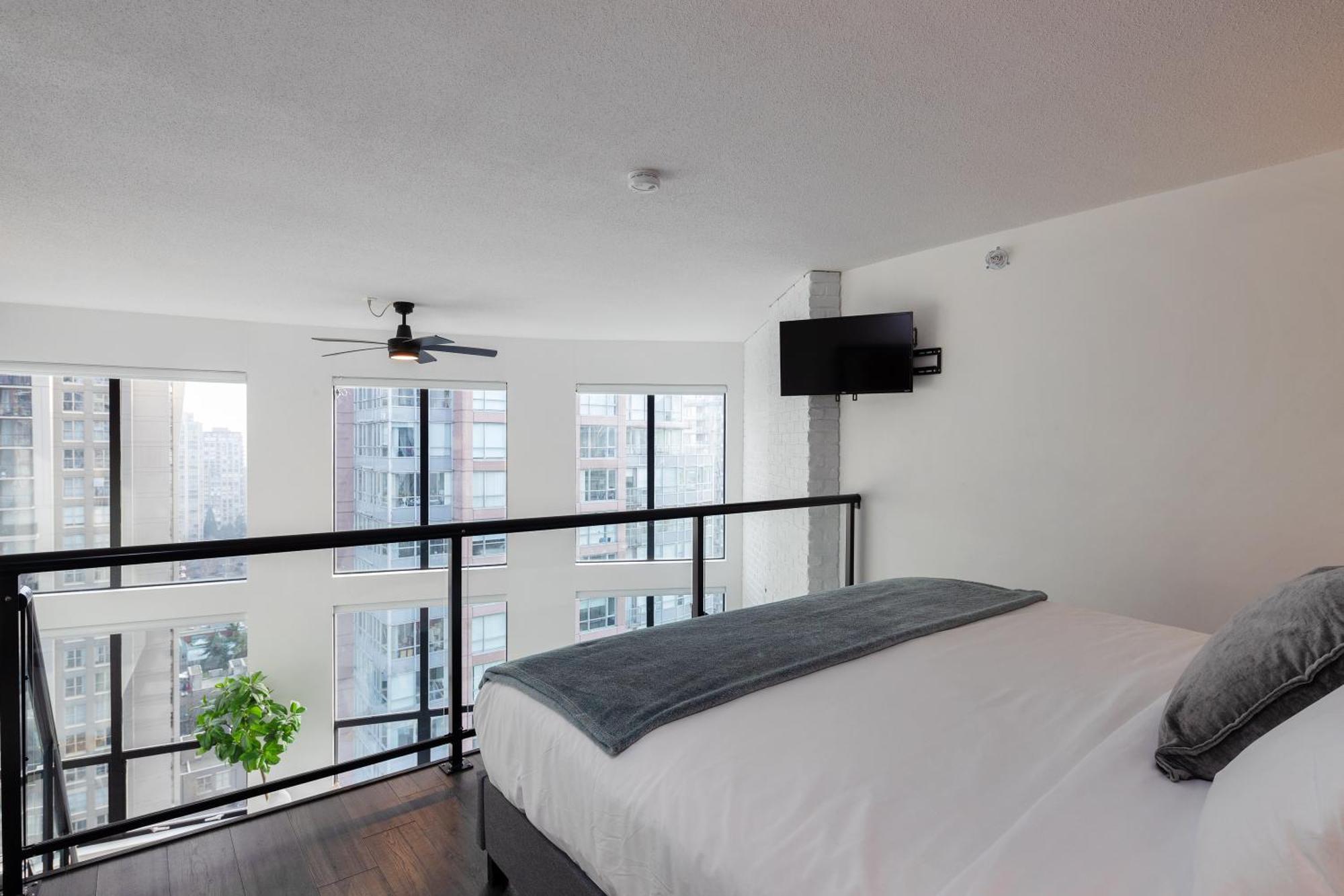 Loft In Entertainment District With Free Underground Parking Apartment Vancouver Exterior photo